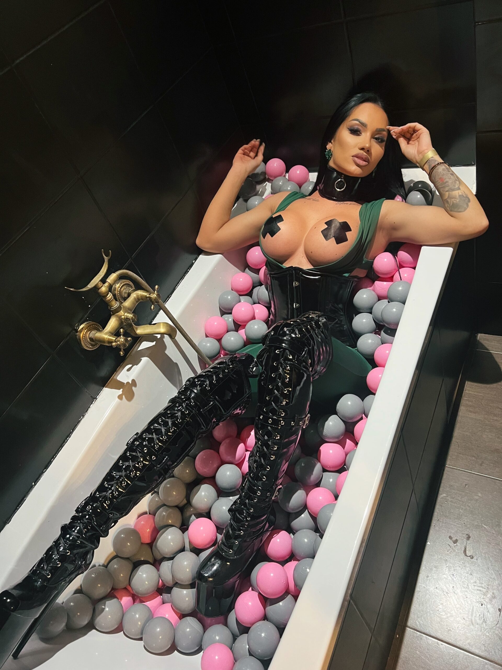 Mistress Nattasha Black photo